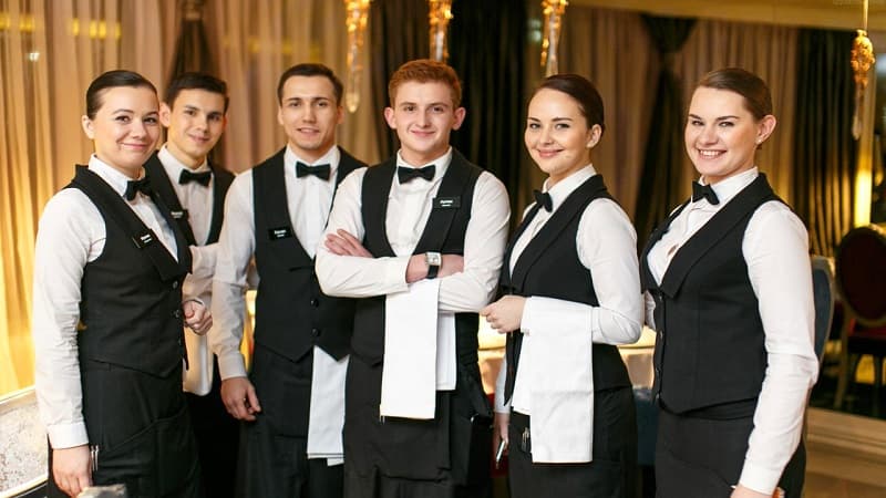 Đồng phục nhà hàng khách sạn theo phong cách châu Âu